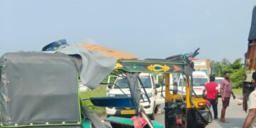 Autorickshaw Crashes into Truck