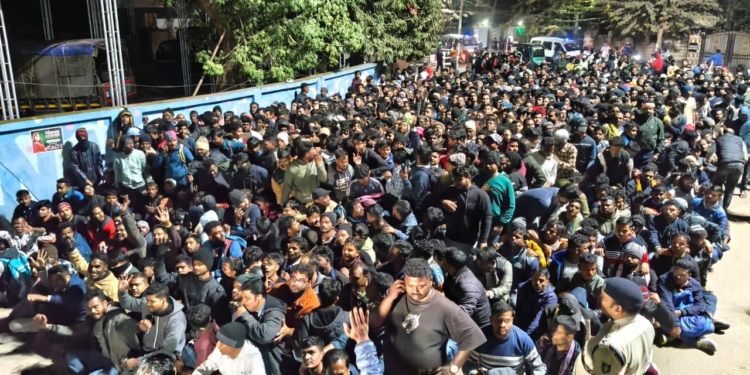 Massive Crowd Gathers at Barabati Stadium as Offline Ticket Sales Begin for India–South Africa T20 in Cuttack