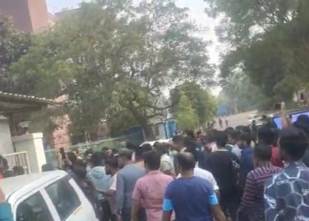 Over 200 Auto Drivers Siege Bhubaneswar Airport Police Station After Violent Clash with Local Youths