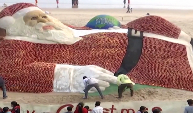 Santa Claus Sculpture