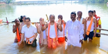 Majhi Baitarani River dip