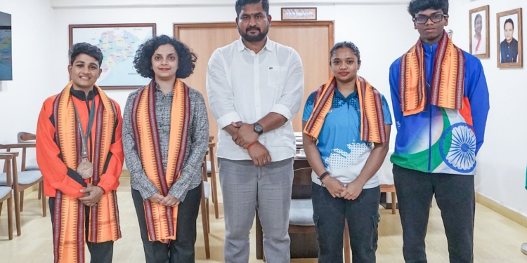 Odisha athletes cash awards