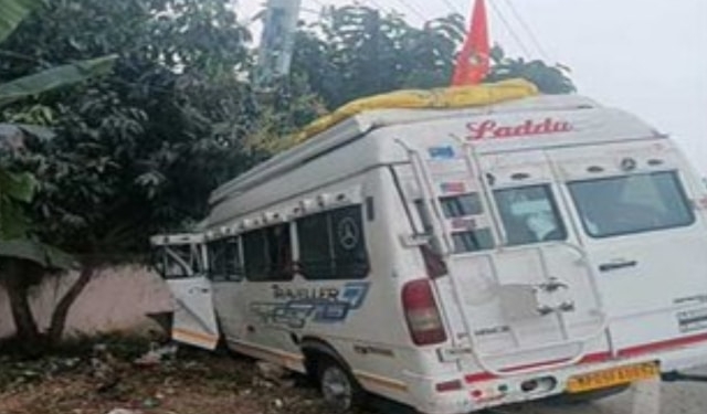 Bus Crashes into Electric Pole