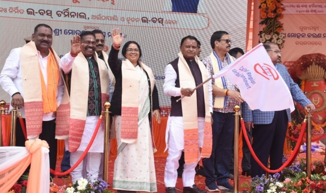 CM Majhi Flags Off 25 E-Buses in Sambalpur, 50 To Operate Soon