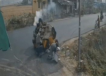 Auto-Rickshaw Overturns