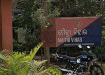 Youth hanging NALCO Square Bhubaneswar