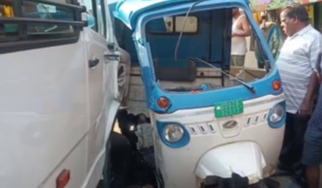 Traveller Hits Battery Auto