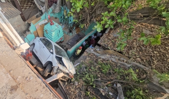 Car Plunges Off Flyover