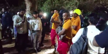 Youth hanging NALCO Square Bhubaneswar