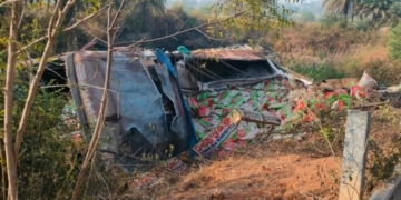 Rice‑Laden Truck Overturns