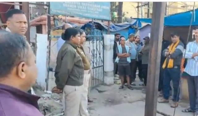 Tea Seller Stabbed to Death