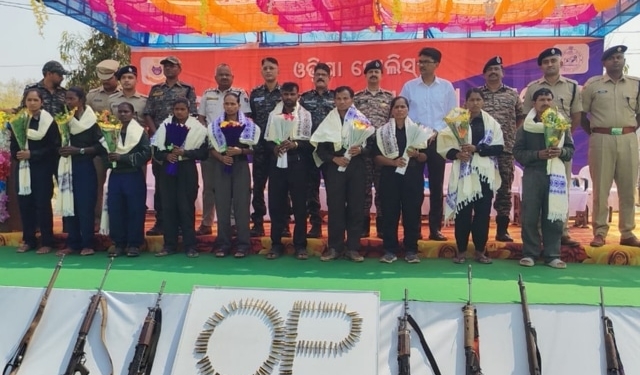 Maoists surrender in Kandhamal