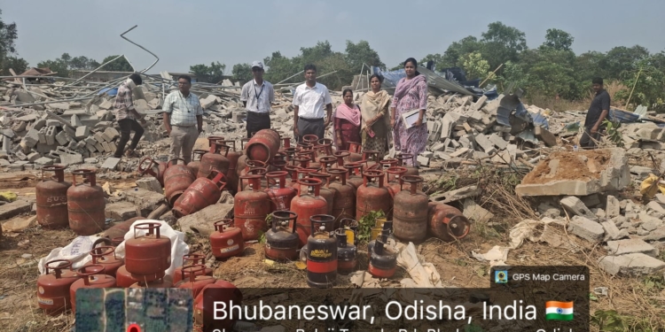 Illegal LPG cylinders seized in Bhubaneswar