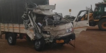 Pick-Up Crashes into Tanker