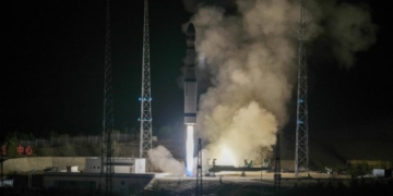 China launches Pakistani satellite
