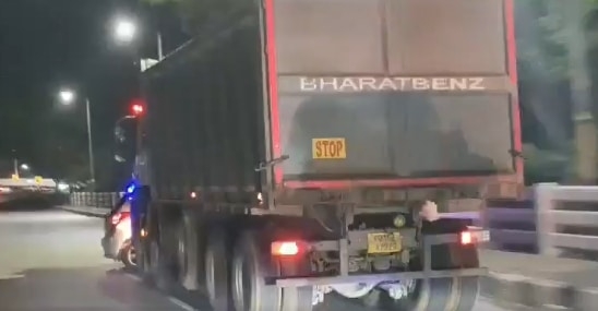 Truck drags car in Bhubaneswar