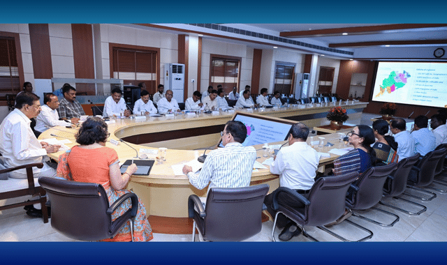 Odisha Governor Stresses Large-Scale Adoption of Solar Pumps for Farmers & Renewable Energy