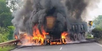 Sundargarh trailer collision