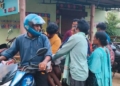 Man Carries Son’s Body on Bike in Rayagada After Ambulance Fails to Arrive