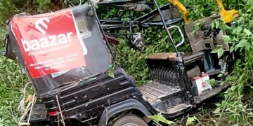Autorickshaw Overturns