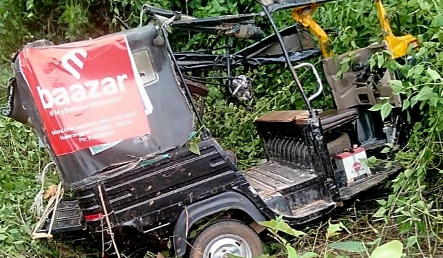 Autorickshaw Overturns