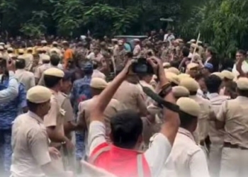 CJP Parliament March Turns Chaotic as Police Use Force to Stop Protesters Near Parliament