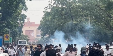 CJP Parliament March: Tear Gas, Baton Charge as Protesters Push Towards Parliament; Govt Opens Talks