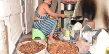 Fragrance of Faith: Mausi Maa’s Podapitha Welcomes Jagannath Home on Bahuda Yatra