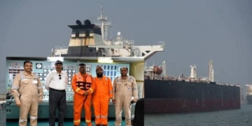 Oil tanker