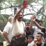 Prakash Raj Waves Constitution at CJP's 'Chalo Sansad' March, Voices Support for Students' Protest