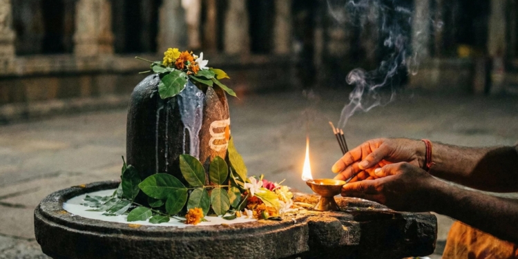Sawan Somwar Vrat 2026: Dates, Rituals, Dos and Don'ts for Lord Shiva Devotees