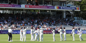 Tammy Beaumont retirement guard of honour