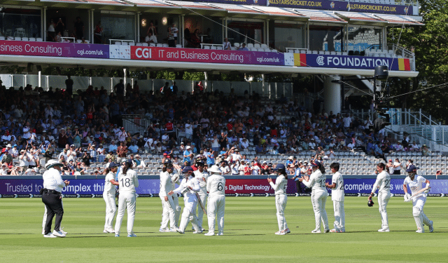 Tammy Beaumont retirement guard of honour