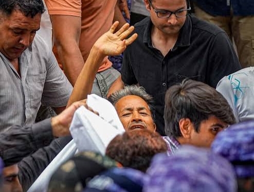 Sonam Wangchuk Shifted to Hospital After 21-Day Hunger Strike; Delhi Police Cite High Court Order