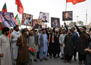 Over 100 Detained as Protests Mark Imran Khan’s 3rd Year in Prison; PTI Threatens Islamabad March
