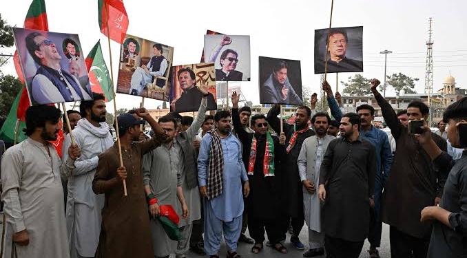 Over 100 Detained as Protests Mark Imran Khan’s 3rd Year in Prison; PTI Threatens Islamabad March