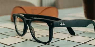 Meta glasses