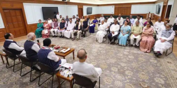 PM Modi Assures NDA MPs, Trinamool Rebels of Support; Calls for Smooth Parliament Functioning