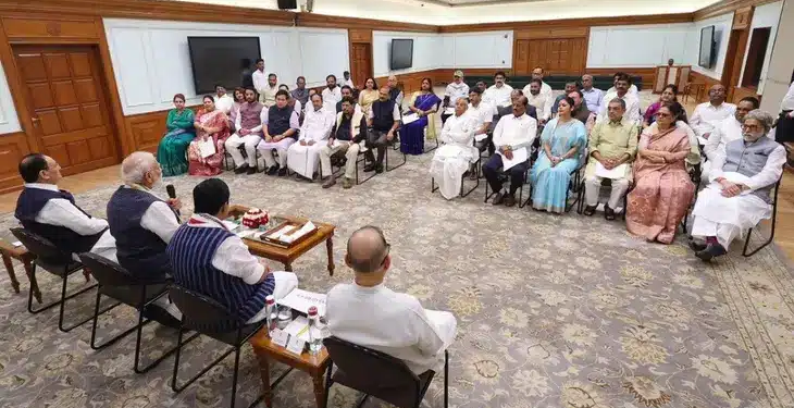 PM Modi Assures NDA MPs, Trinamool Rebels of Support; Calls for Smooth Parliament Functioning