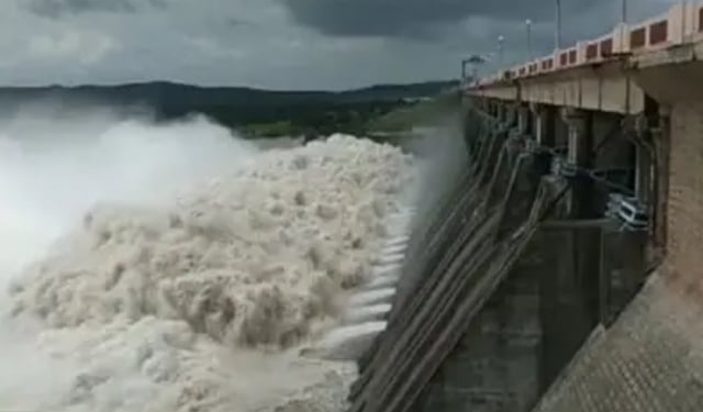 Hirakud Dam gate closure