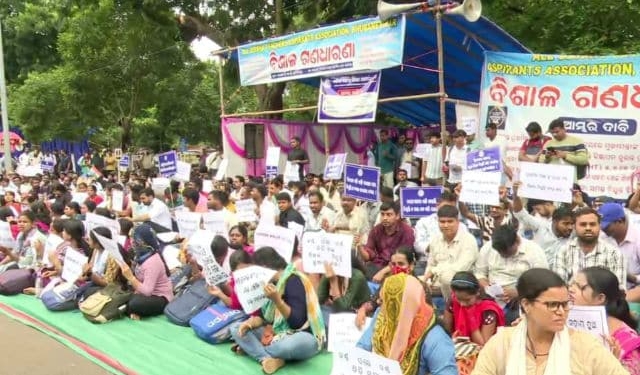 Odisha teachers protest Gandhi Marg