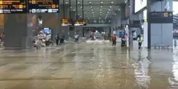 Delhi Airport waterlogged after heavy rain; passengers wade through water
