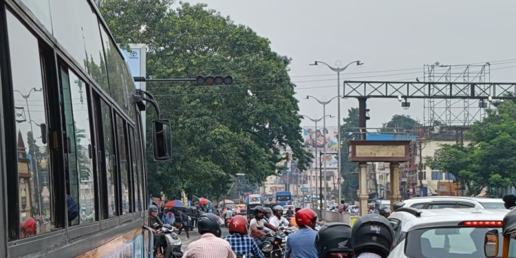 Bhubaneswar Kataka Road traffic jam