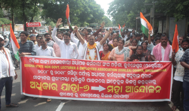 Odisha non-government lecturers padayatra