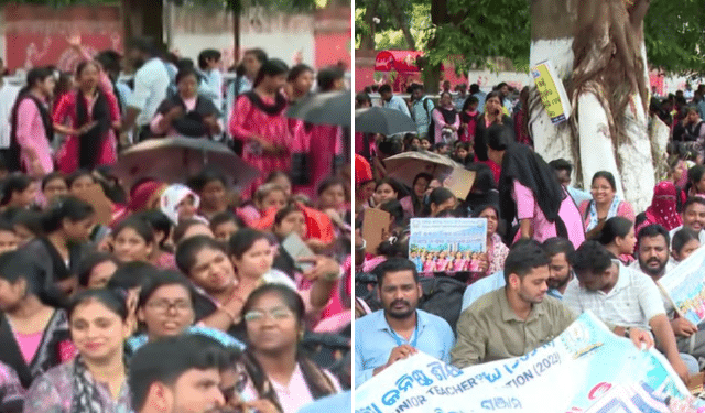 Junior Teachers protest Bhubaneswar