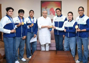Ashwini Vaishnaw meets Indian Women’s Kabaddi Team
