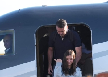 ​Italian Passport, Decoy Cars, and Private Jets: How Brazil’s Defeated Candidate Flávio Bolsonaro Fled to Miami