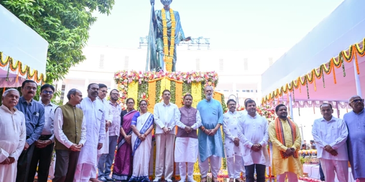 Odisha Governor, CM Pay Tribute to Mahatma Gandhi & Lal Bahadur Shastri on October 2