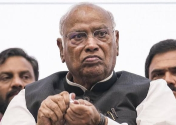 Kharge's 'Baap' Remark on PM Modi Sparks Major Political Clash; BJP Demands Apology as Congress Cites Heckling