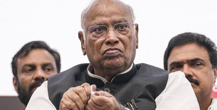 ​Kharge's 'Baap' Remark on PM Modi Sparks Major Political Clash; BJP Demands Apology as Congress Cites Heckling